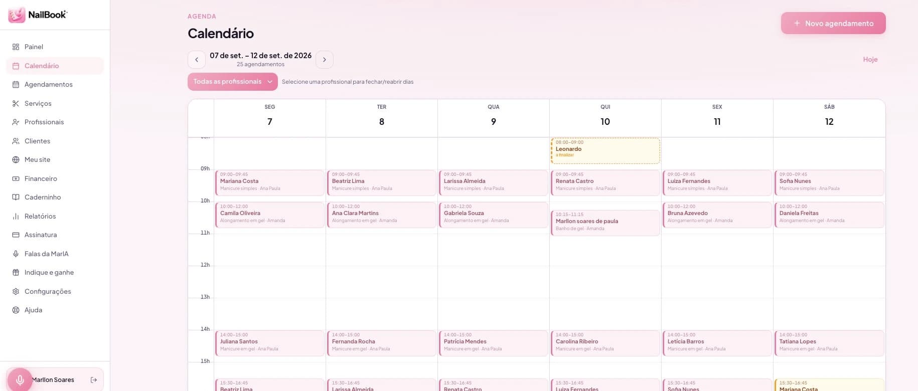 Calendário real do NailBook, com navegação, profissionais e agendamento do Studio Rosa. Dados de demonstração.